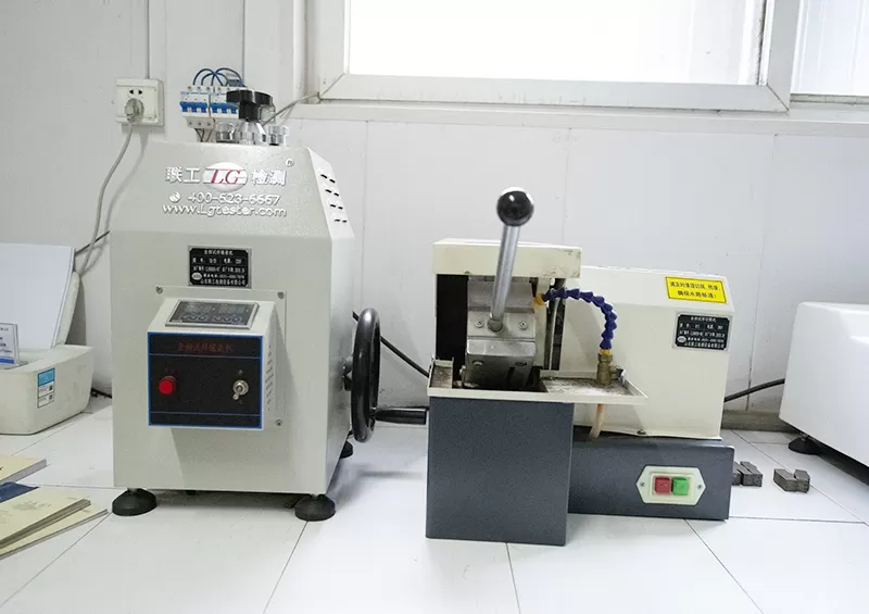 Máquina montadora de muestras metalográficas Máquina montadora de muestras metalográficas